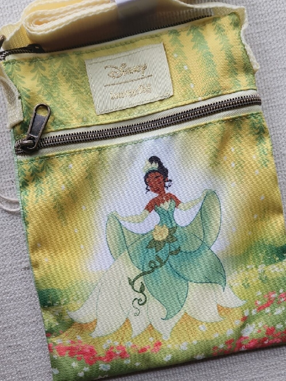 Disney Tiana Fairy Passport Bag - Picture 10 of 11